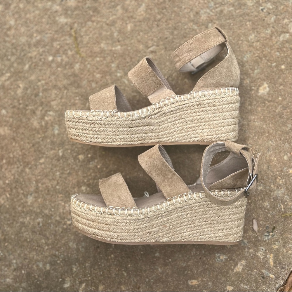 Coconuts Women's Tan Wedge Sandals. 8